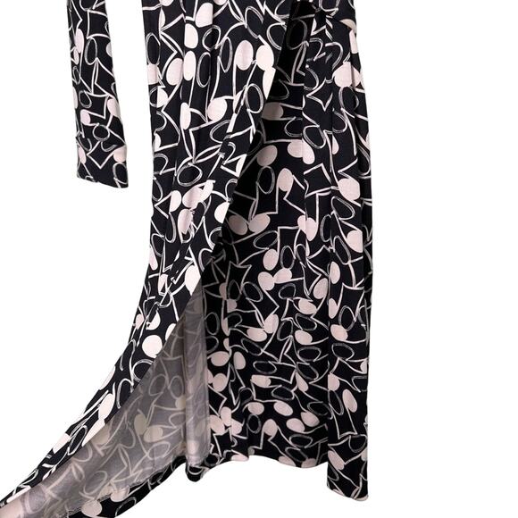 Diane von Furstenberg Black & White Squiggle Print Wrap Dress Size 2 - Picture 12 of 14